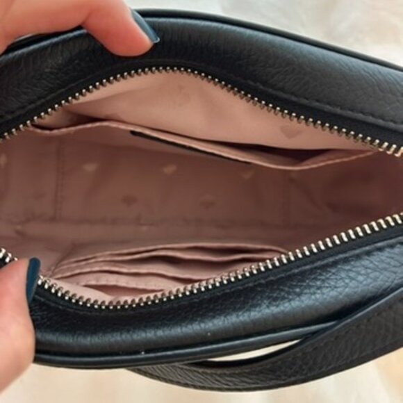 Small black leather Kate Spade cross-body bag with zipper tassel. - Picture 6 of 10